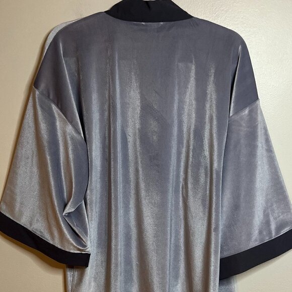 Ann Taylor Velvet Tonal Trim Kimono Color: Empire Grey - Picture 5 of 5